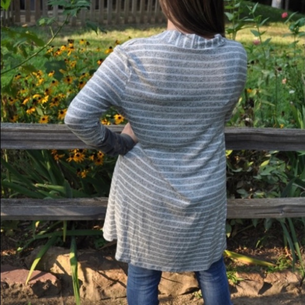 Pretty Gray and White Striped Cardigan  Size L  NWT - Picture 4 of 13
